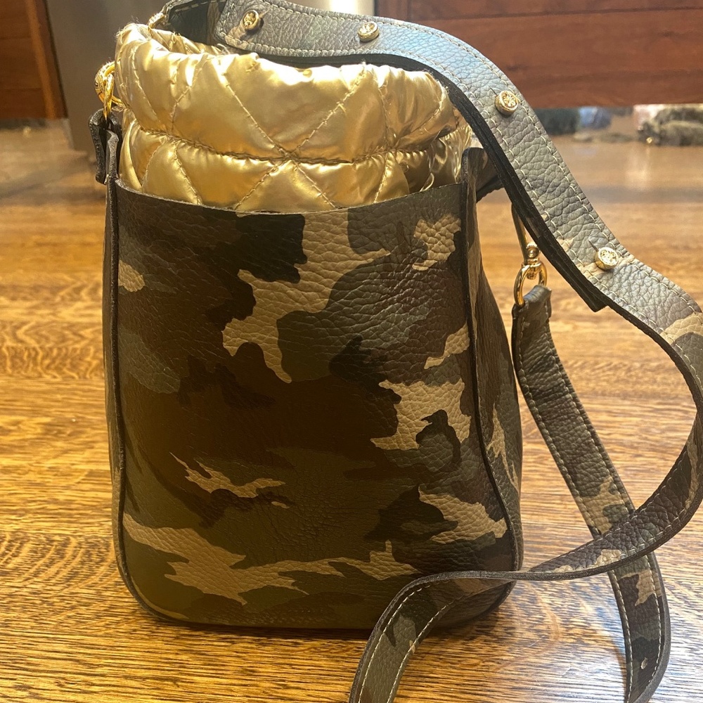 SLASHED PRICE!!  goldno.8 brand LEATHER BUCKET BAG with inserts!  $555 msrp